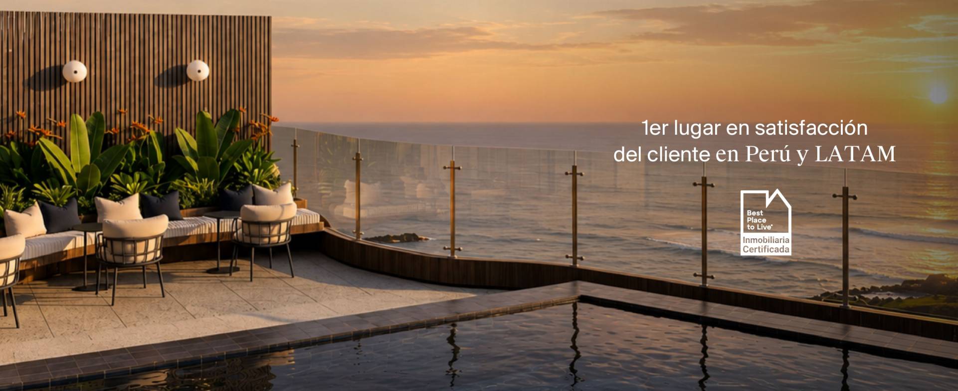 Terraza con piscina frente al mar de inmobiliaria certificada Best Place to Live en Perú y Latinoamérica.